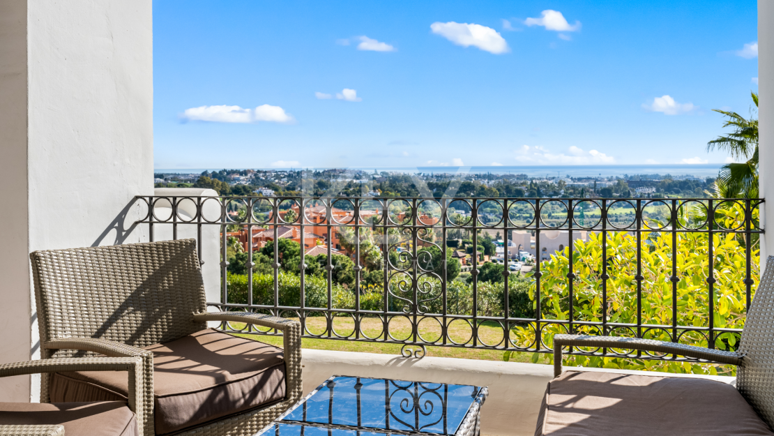 Recently Renovated 2 Bedroom Apartment with Sea Views in Benahavis, Marbella