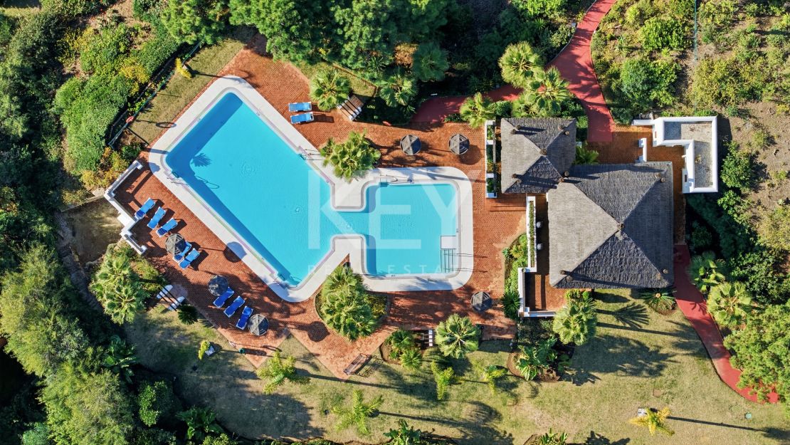 Recently Renovated 2 Bedroom Apartment with Sea Views in Benahavis, Marbella