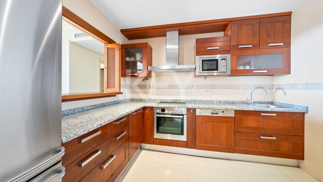 Recently Renovated 2 Bedroom Apartment with Sea Views in Benahavis, Marbella