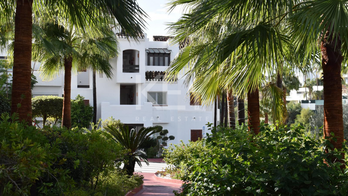 Recently Renovated 2 Bedroom Apartment with Sea Views in Benahavis, Marbella