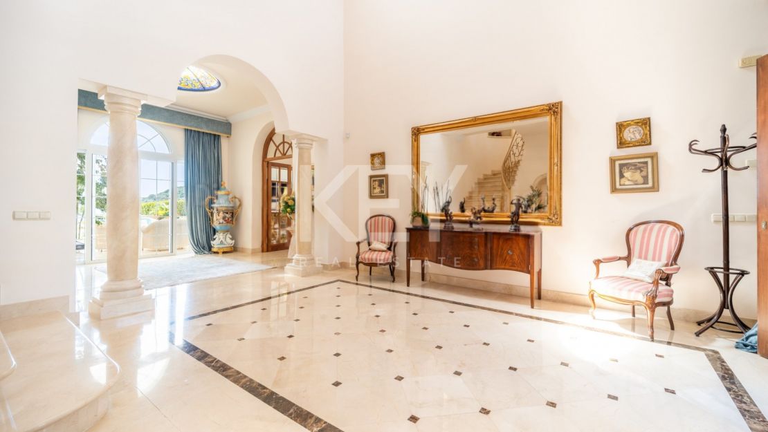 ELEGANT VILLA IN LA ZAGALETA WITH PANORAMIC SEA AND MOUNTAIN VIEWS