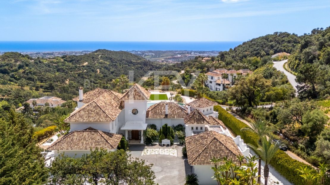 ELEGANT VILLA IN LA ZAGALETA WITH PANORAMIC SEA AND MOUNTAIN VIEWS