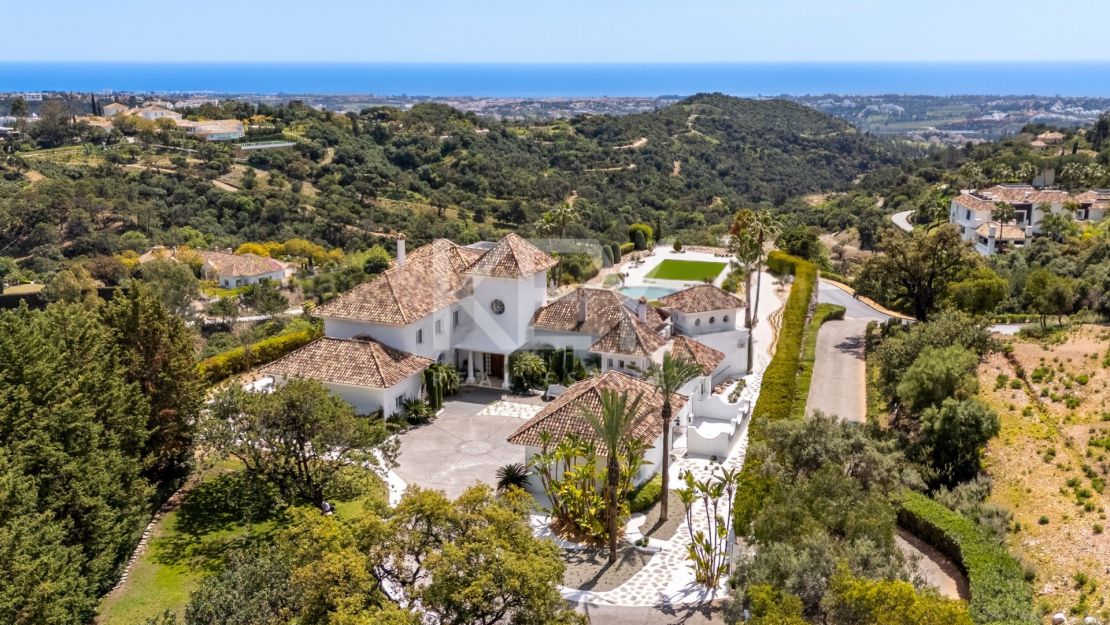 ELEGANT VILLA IN LA ZAGALETA WITH PANORAMIC SEA AND MOUNTAIN VIEWS