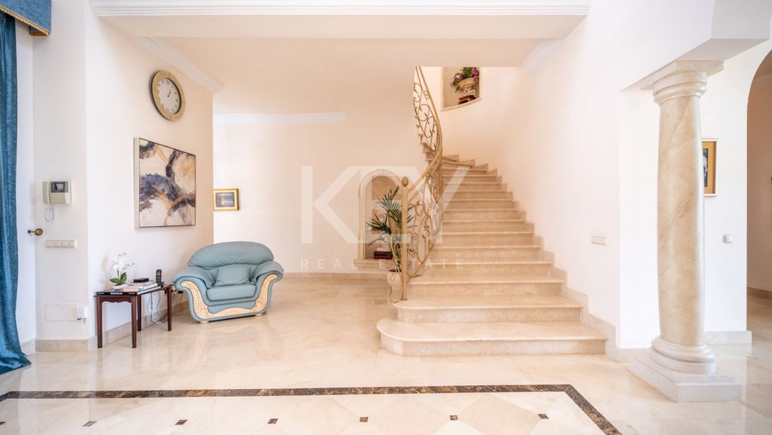 ELEGANT VILLA IN LA ZAGALETA WITH PANORAMIC SEA AND MOUNTAIN VIEWS