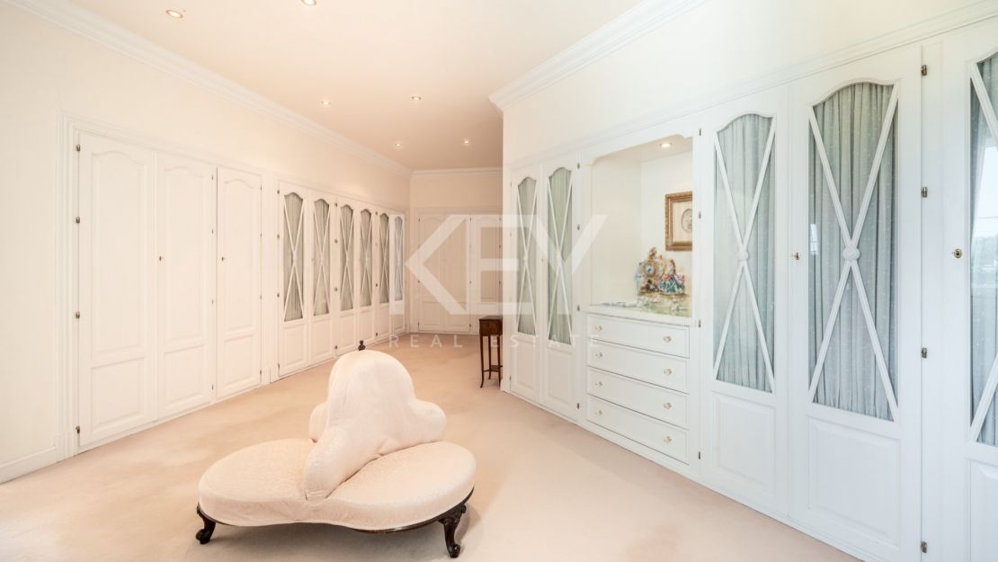 ELEGANT VILLA IN LA ZAGALETA WITH PANORAMIC SEA AND MOUNTAIN VIEWS