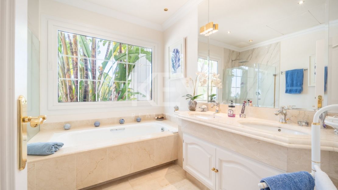 ELEGANT VILLA IN LA ZAGALETA WITH PANORAMIC SEA AND MOUNTAIN VIEWS