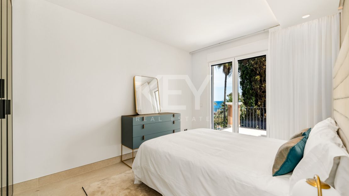 Frontline Beach luxury townhouse completely renovated in the New Golden Mile