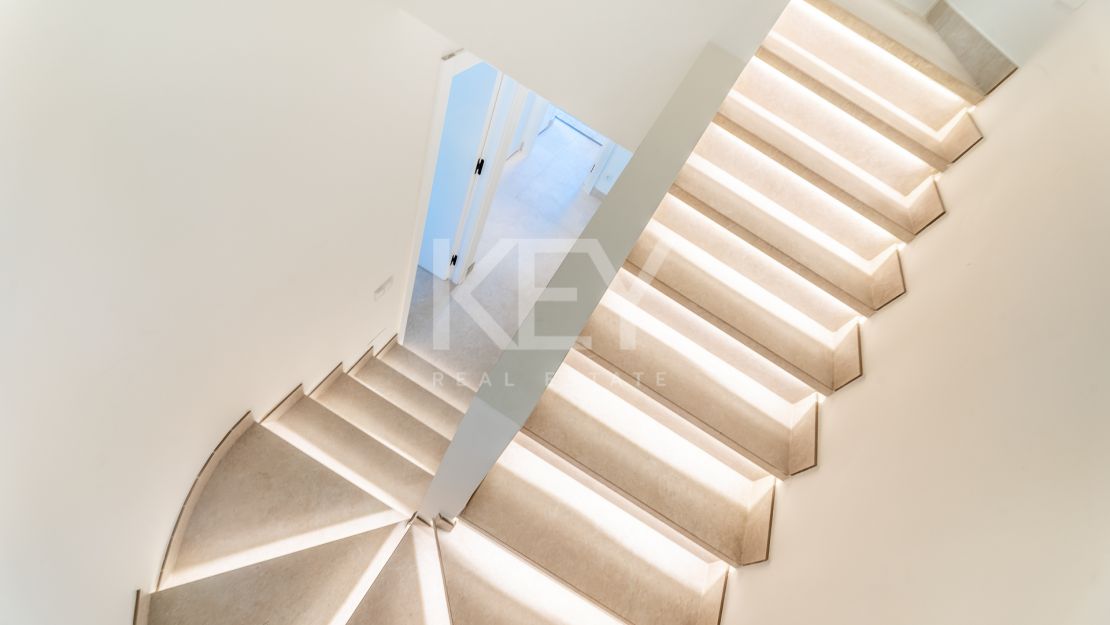 Frontline Beach luxury townhouse completely renovated in the New Golden Mile