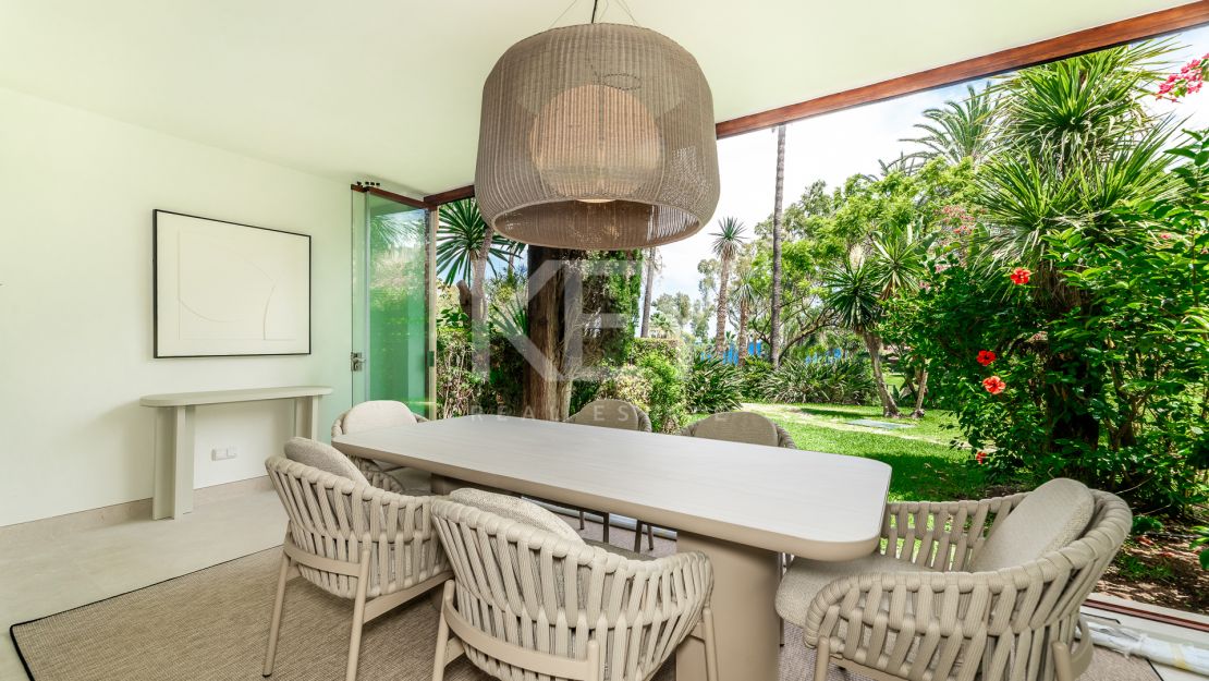 Frontline Beach luxury townhouse completely renovated in the New Golden Mile