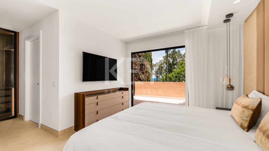 Frontline Beach luxury townhouse completely renovated in the New Golden Mile