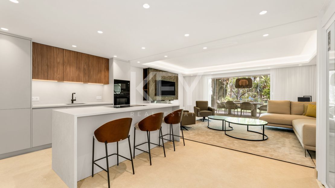 Frontline Beach luxury townhouse completely renovated in the New Golden Mile