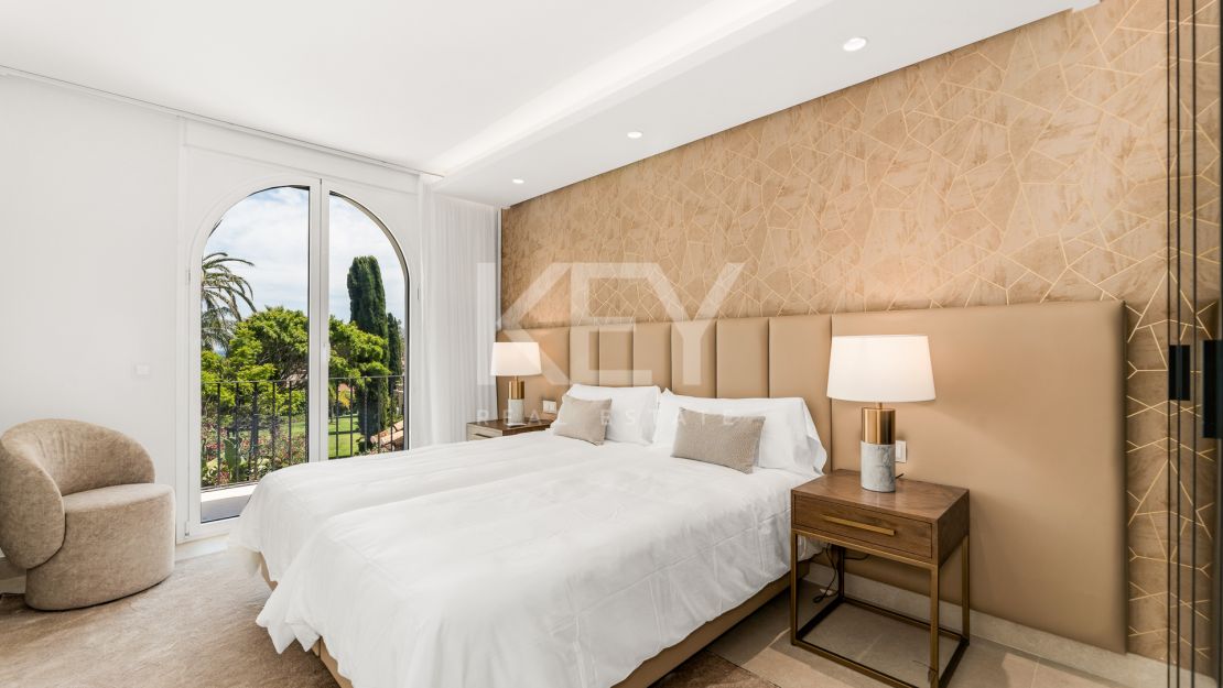 Frontline Beach luxury townhouse completely renovated in the New Golden Mile