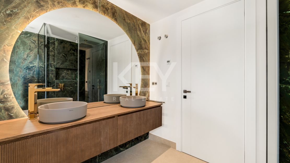 Frontline Beach luxury townhouse completely renovated in the New Golden Mile