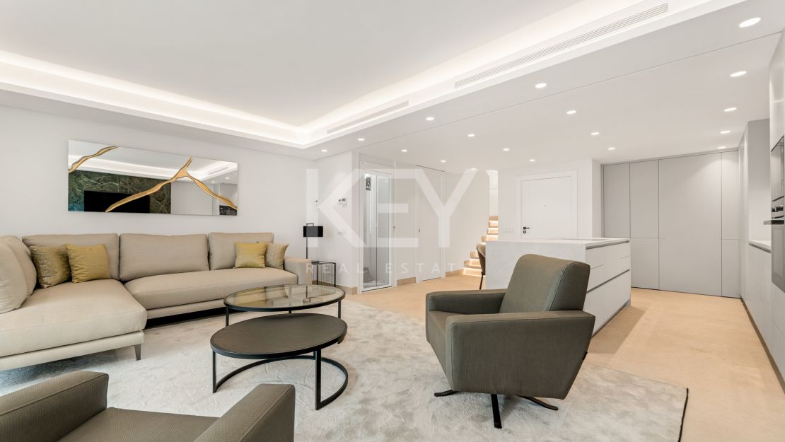 Frontline Beach luxury townhouse completely renovated in the New Golden Mile