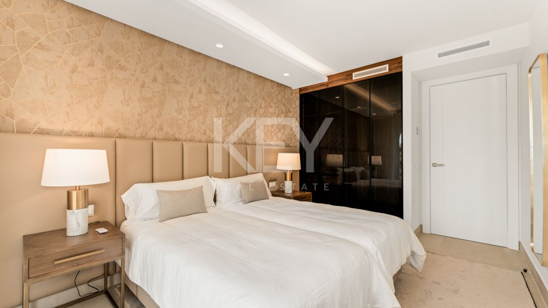 Frontline Beach luxury townhouse completely renovated in the New Golden Mile