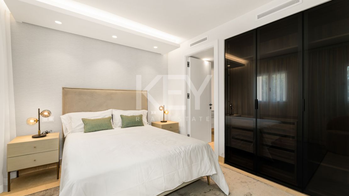 Frontline Beach luxury townhouse completely renovated in the New Golden Mile