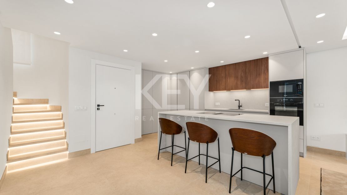 Frontline Beach luxury townhouse completely renovated in the New Golden Mile