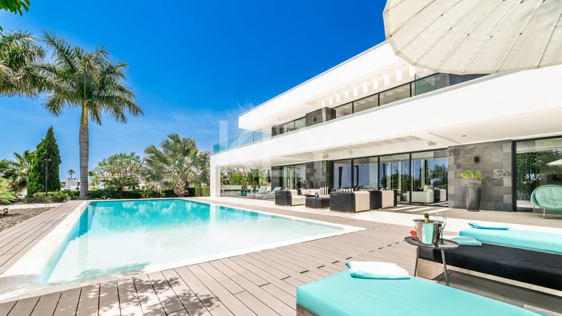 Spectacular New Villa with Sea and Golf Views in Los Flamingos Golf, Benahavis