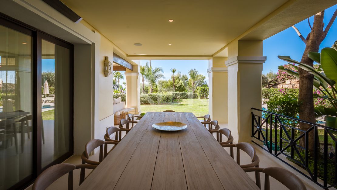 Beautiful Apartment with a Private Garden and Pool in Aloha Golf, Marbella