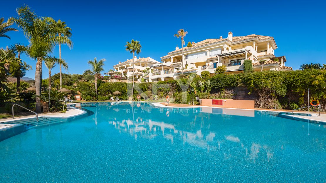 Beautiful Apartment with a Private Garden and Pool in Aloha Golf, Marbella