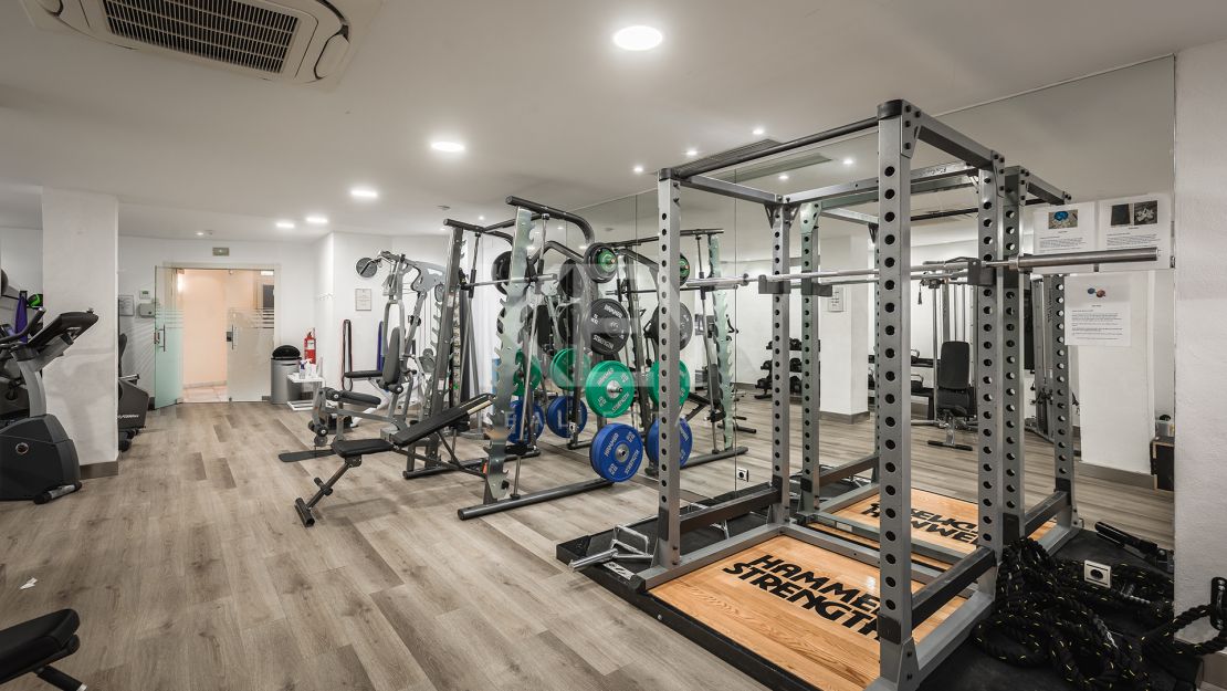 Beautiful Apartment with a Private Garden and Pool in Aloha Golf, Marbella