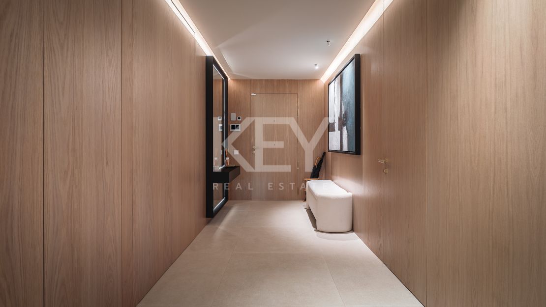 Beautiful Apartment with a Private Garden and Pool in Aloha Golf, Marbella