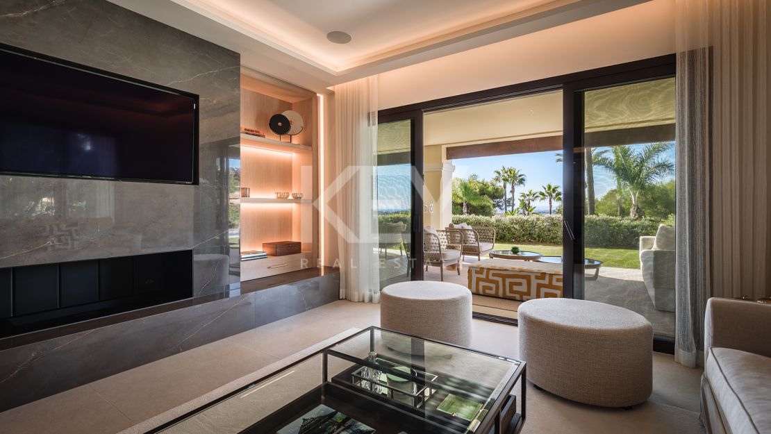 Beautiful Apartment with a Private Garden and Pool in Aloha Golf, Marbella