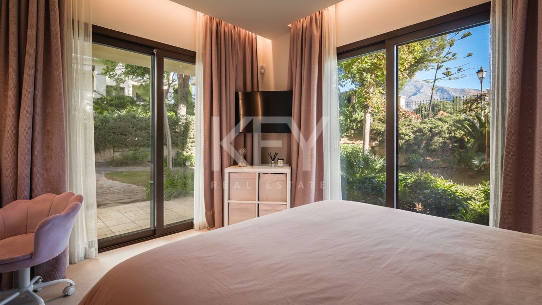 Beautiful Apartment with a Private Garden and Pool in Aloha Golf, Marbella