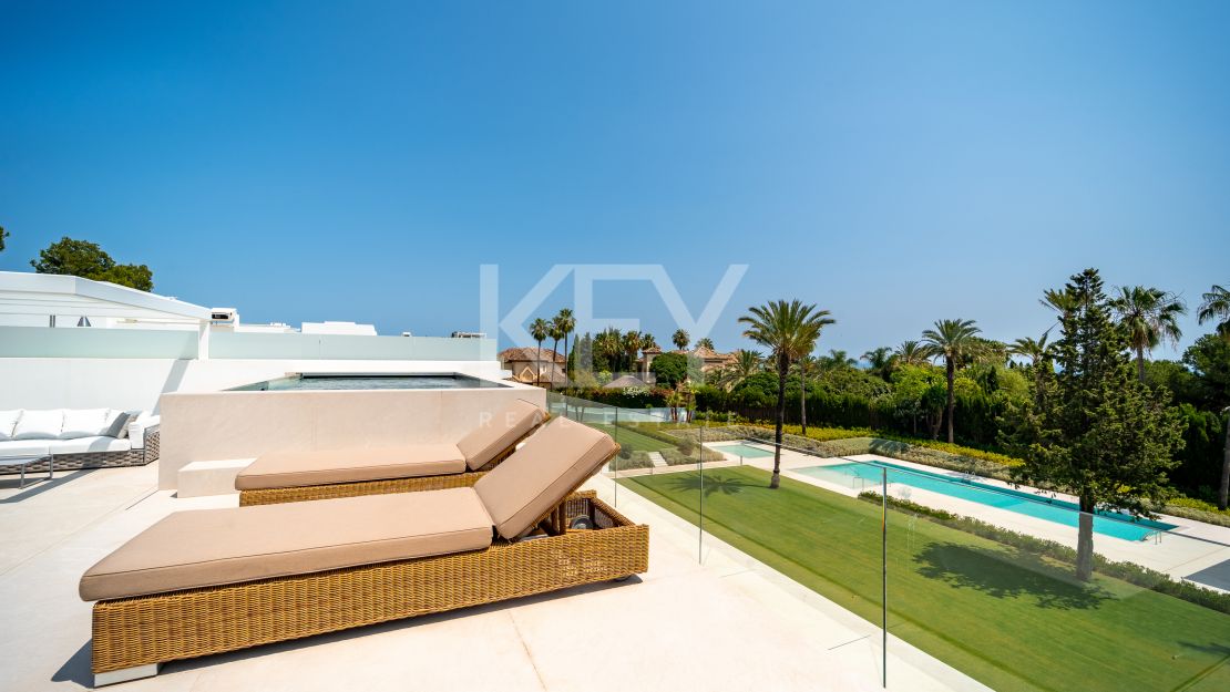 Modern Villa with private pool and views in Nueva Andalucía, Marbella