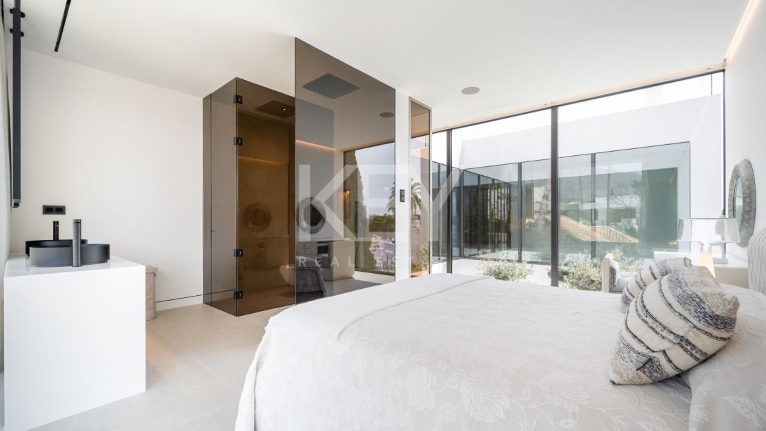 Modern Villa with private pool and views in Nueva Andalucía, Marbella