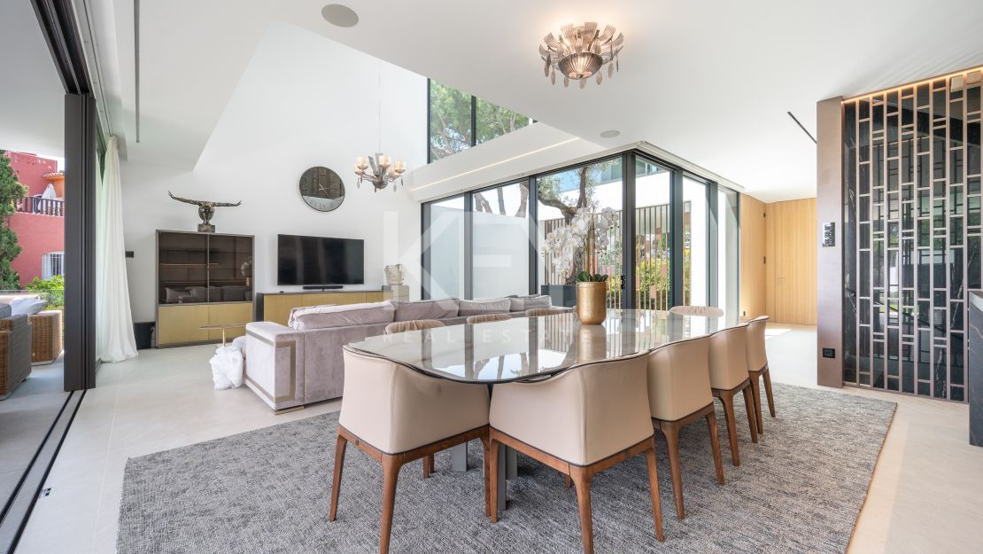 Modern Villa with private pool and views in Nueva Andalucía, Marbella