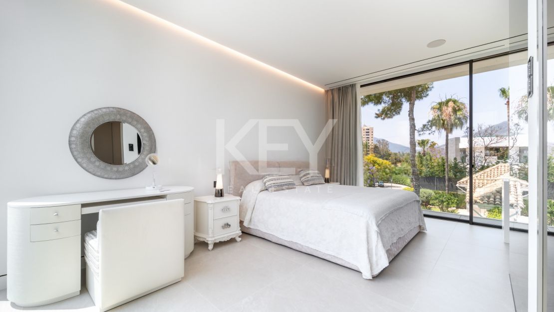 Modern Villa with private pool and views in Nueva Andalucía, Marbella