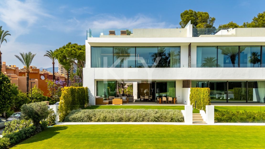 Modern Villa with private pool and views in Nueva Andalucía, Marbella