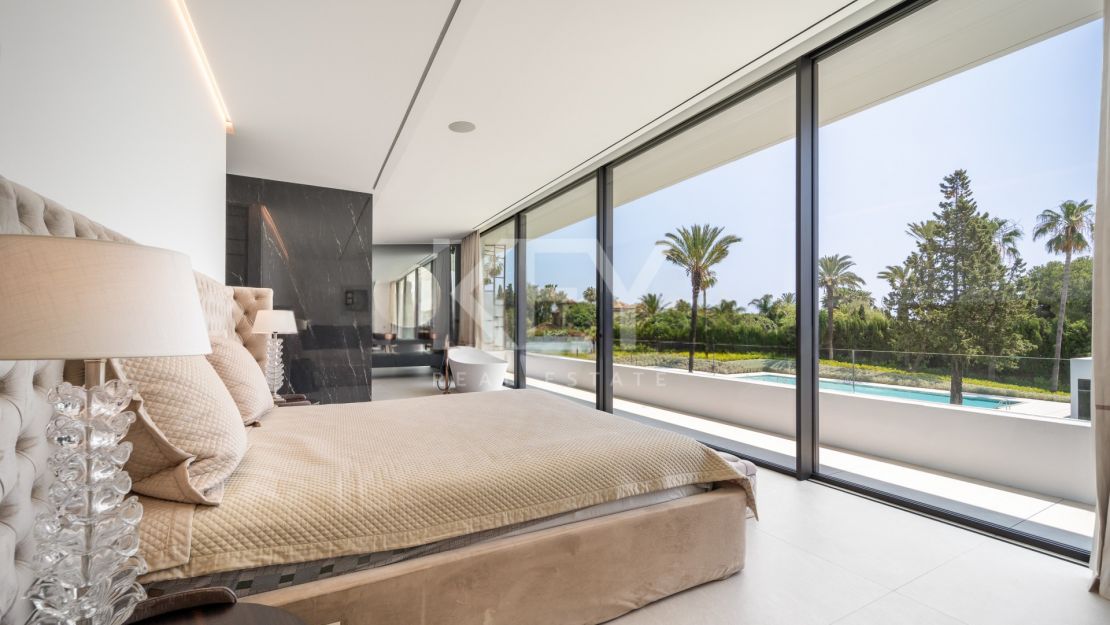 Modern Villa with private pool and views in Nueva Andalucía, Marbella