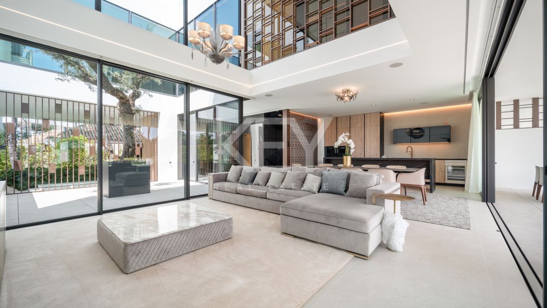 Modern Villa with private pool and views in Nueva Andalucía, Marbella