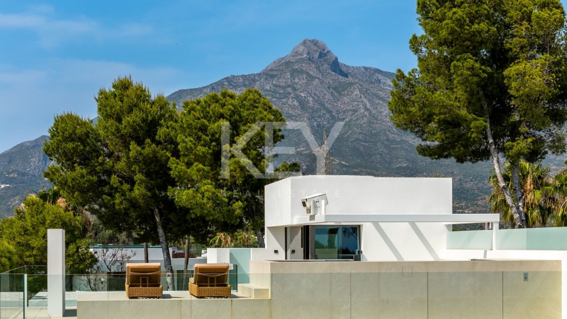 Modern Villa with private pool and views in Nueva Andalucía, Marbella