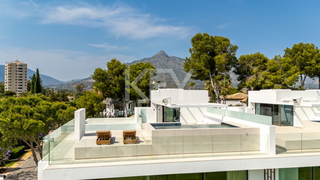 Modern Villa with private pool and views in Nueva Andalucía, Marbella