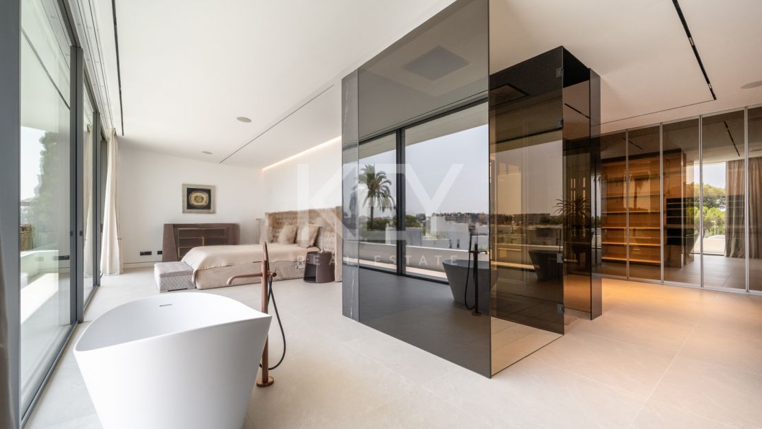 Modern Villa with private pool and views in Nueva Andalucía, Marbella