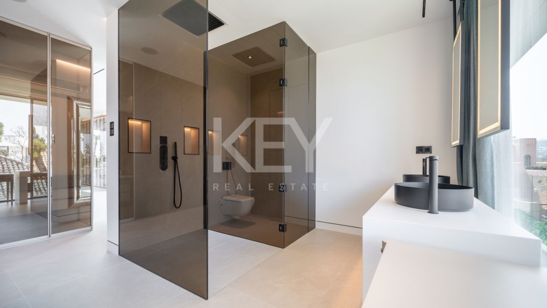 Modern Villa with private pool and views in Nueva Andalucía, Marbella