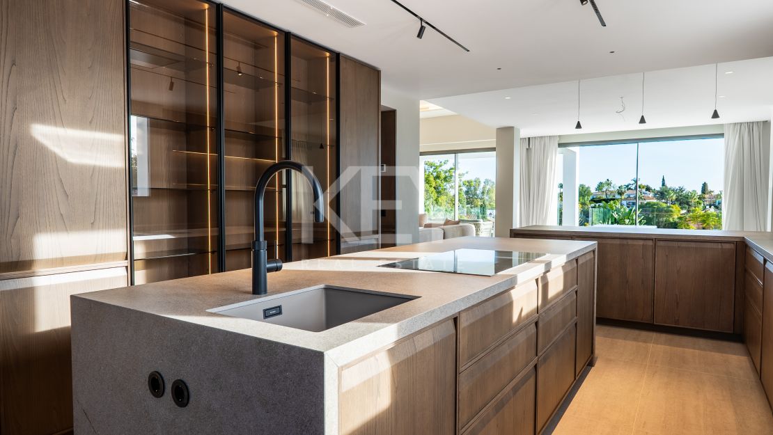 Fully Renovated Luxury Villa in El Rosario, Marbella East