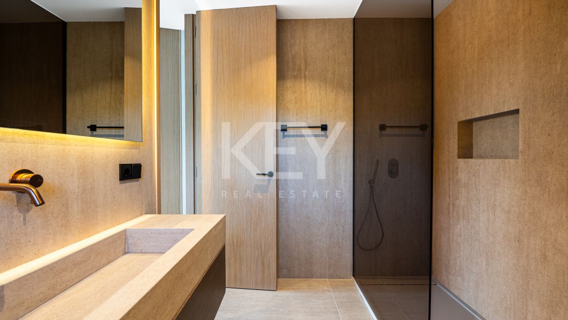 Fully Renovated Luxury Villa in El Rosario, Marbella East