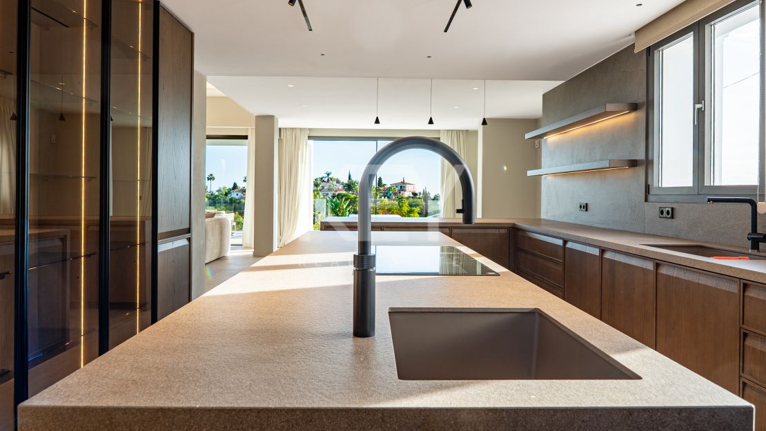 Fully Renovated Luxury Villa in El Rosario, Marbella East