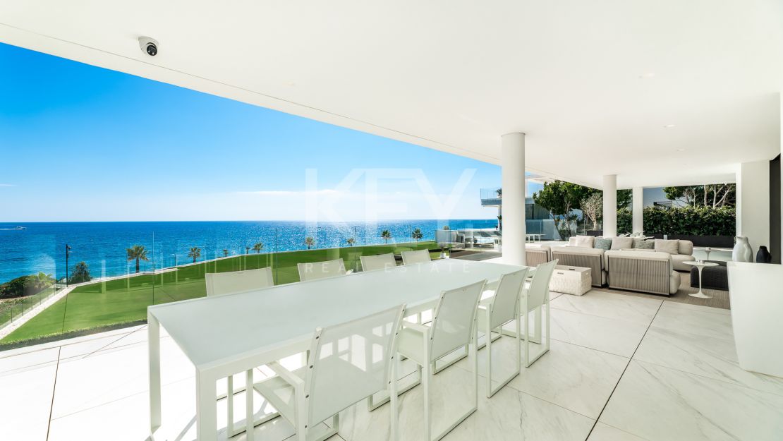 Luxury Beachfront Apartment With Dazzling Sea Views in New Golden Mile, Marbella