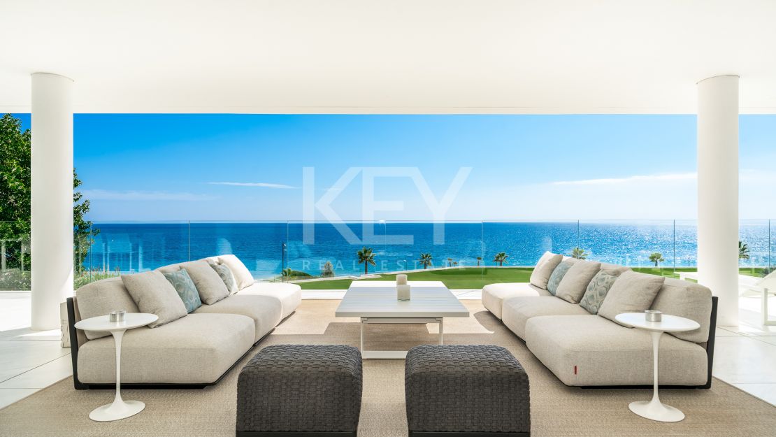 Luxury Beachfront Apartment With Dazzling Sea Views in New Golden Mile, Marbella