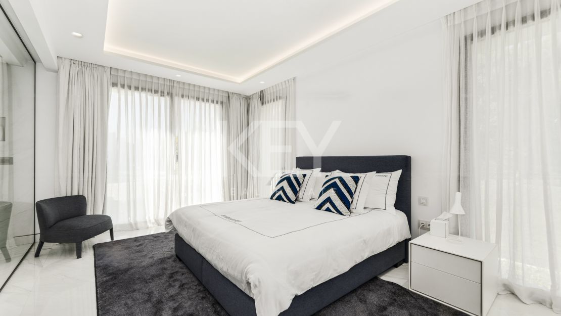 Luxury Beachfront Apartment With Dazzling Sea Views in New Golden Mile, Marbella