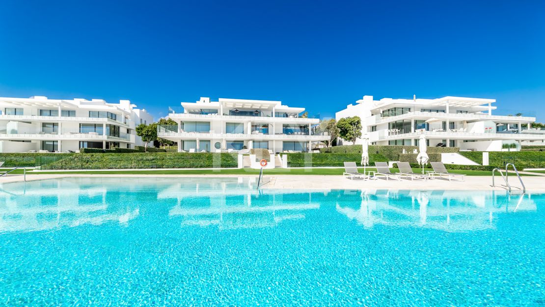 Luxury Beachfront Apartment With Dazzling Sea Views in New Golden Mile, Marbella