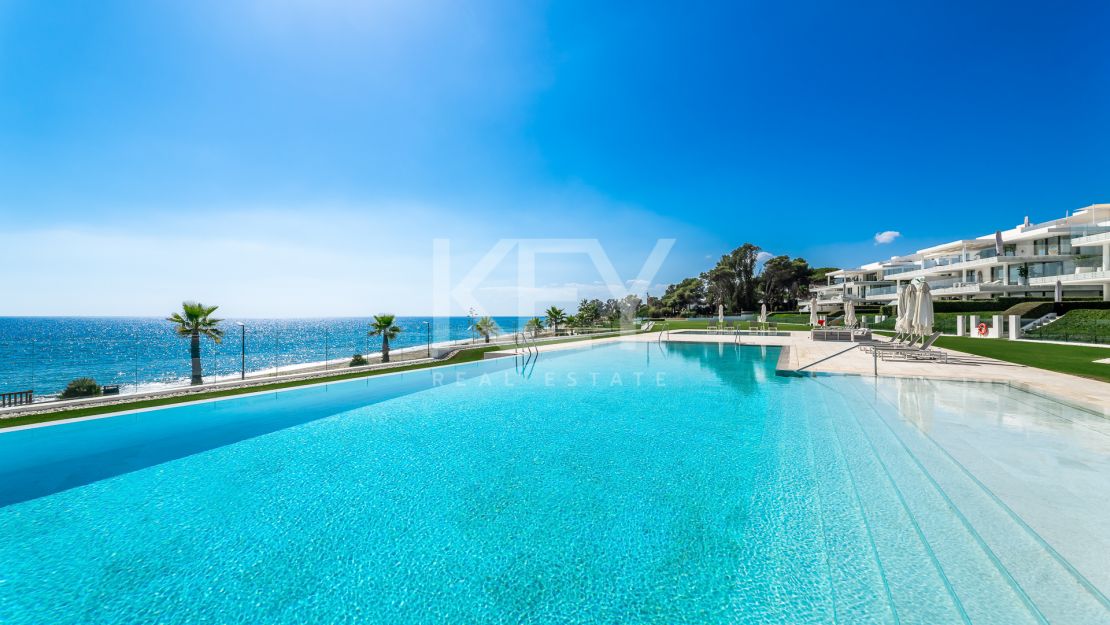 Luxury Beachfront Apartment With Dazzling Sea Views in New Golden Mile, Marbella