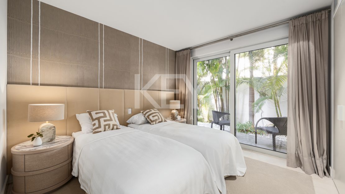 Luxury Villa with Sea Views and Spa in Puente Romano, Marbella