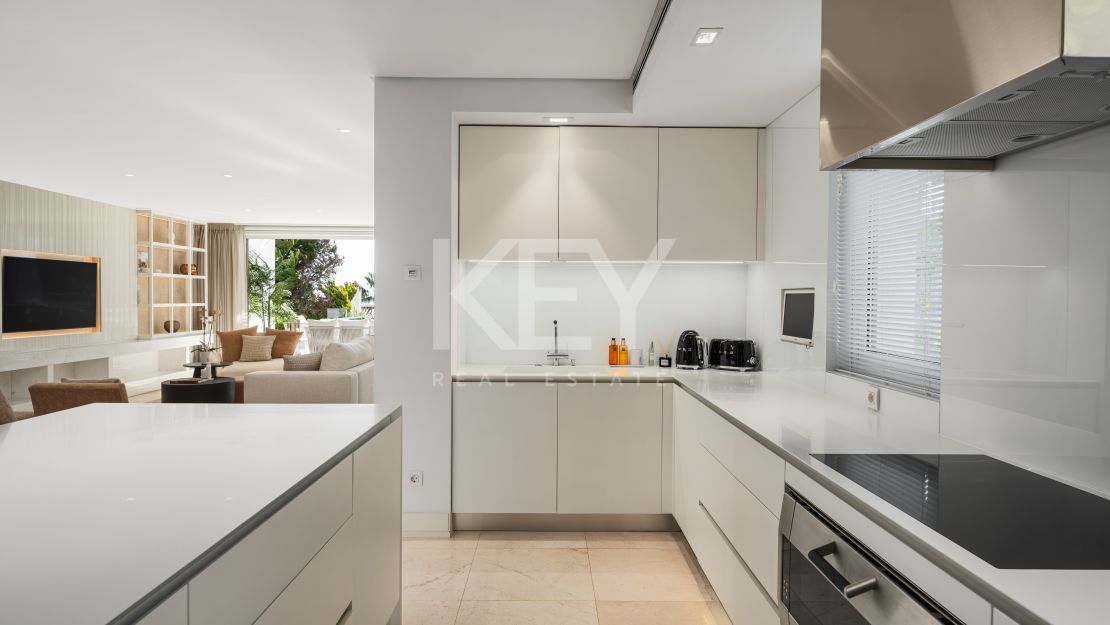 Luxury Villa with Sea Views and Spa in Puente Romano, Marbella