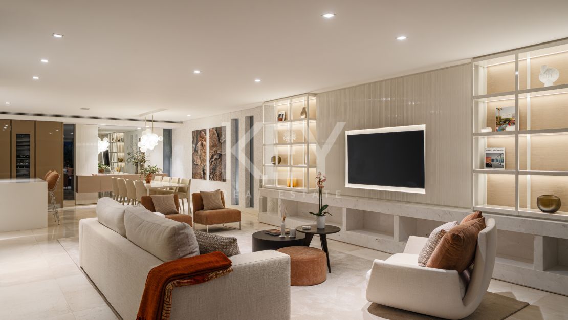 Luxury Villa with Sea Views and Spa in Puente Romano, Marbella